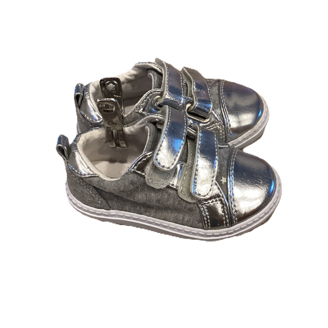 Size 5 Crazy 8 Metallic Silver w/Velcro Sneaker